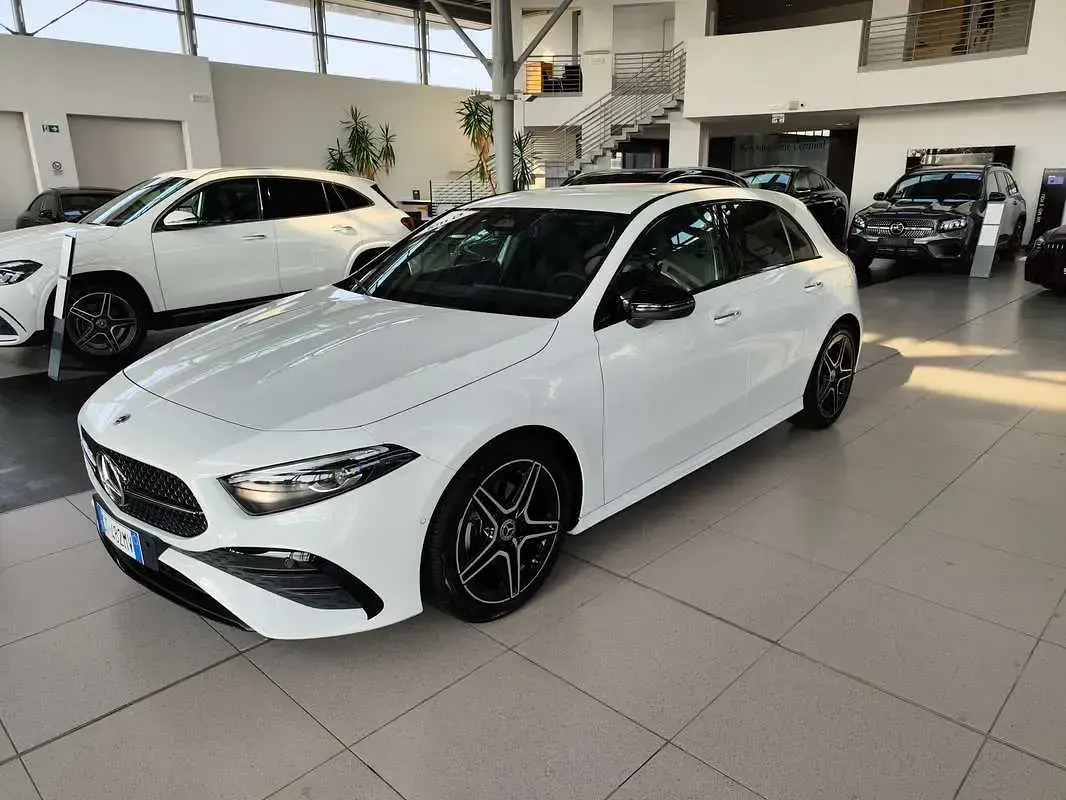 Usata Mercedes A180 AMG Line Premium Plus 116 CV (85 kW) 2024 Berlina