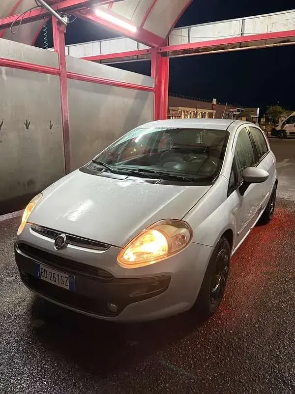 Usata Fiat Grande Punto Active 75 CV (55 kW) 2010 Utilitaria