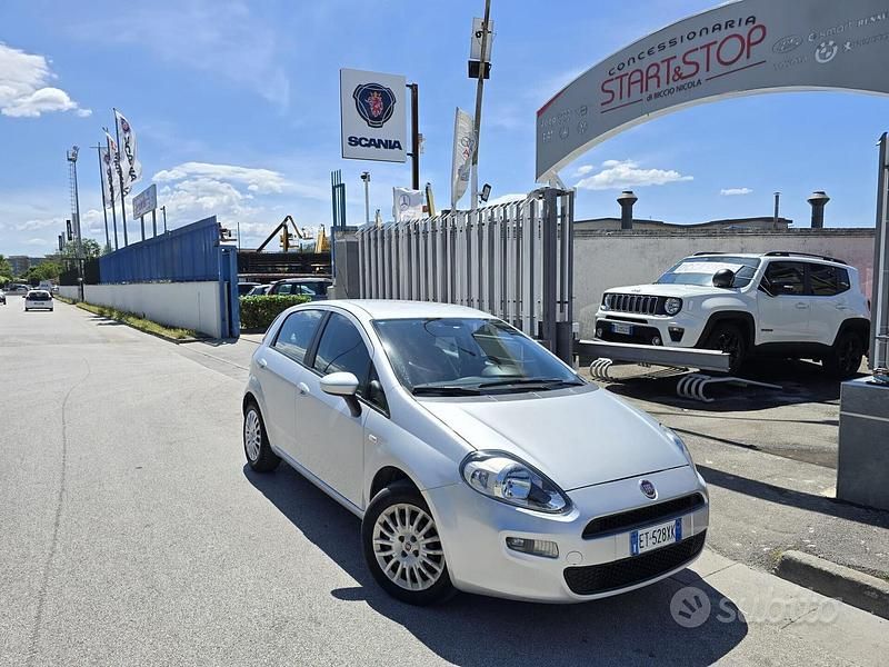 Grigio Usata 2014 Fiat Punto Lounge Tre volumi | 4800 € (Ottimo prezzo) - Immagine 1/4