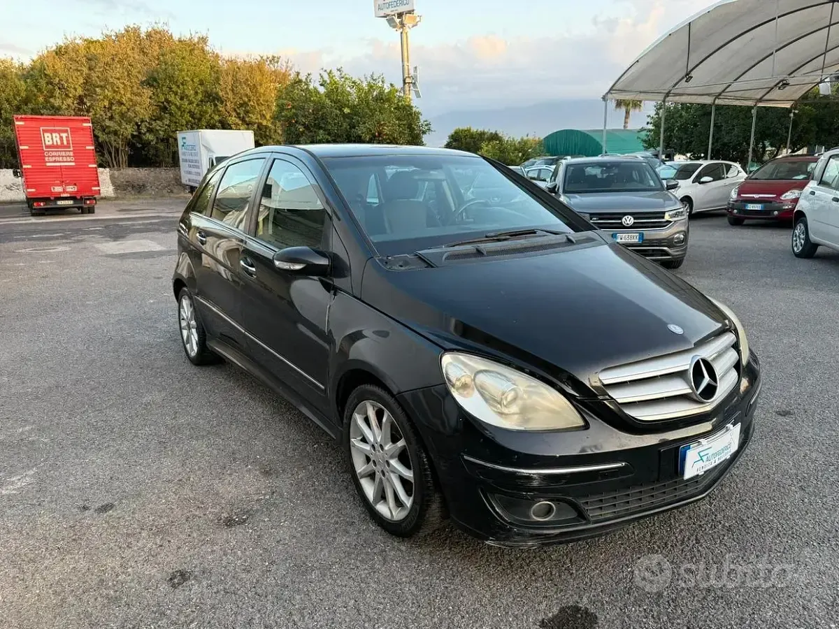 Usata Mercedes B180 109 CV (80 kW) 2008 Nero Monovolume