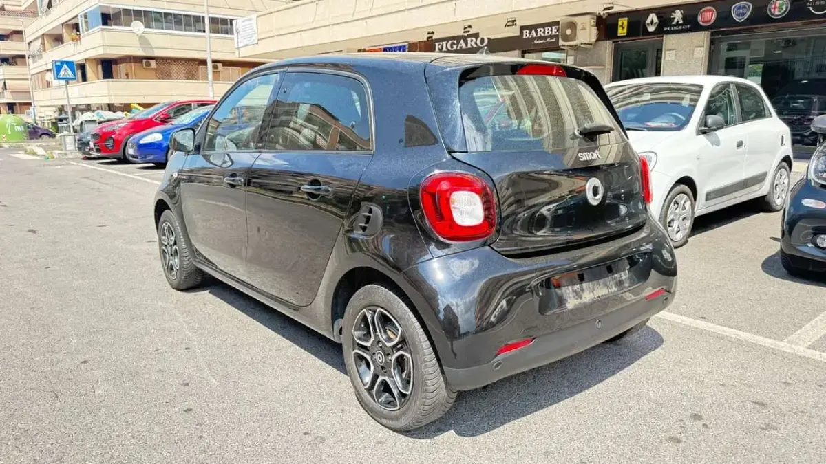 Usata Smart ForFour Prime 90 CV (66 kW) 2018 Nero Utilitaria