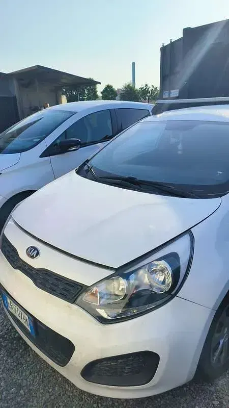 Usata Kia Rio LX 86 CV (63 kW) 2013 Berlina