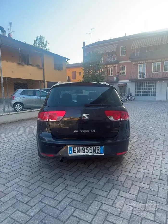 Usata Seat Altea XL 105 CV (77 kW) 2012 Nero Monovolume
