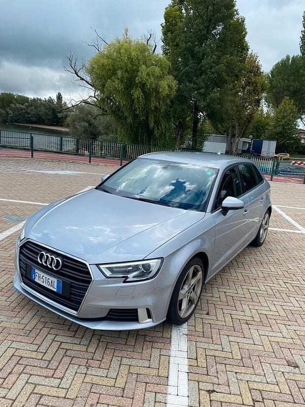 Grigio Usata 2017 Audi A3 Due volumi | 10.900 € - Immagine 1/4