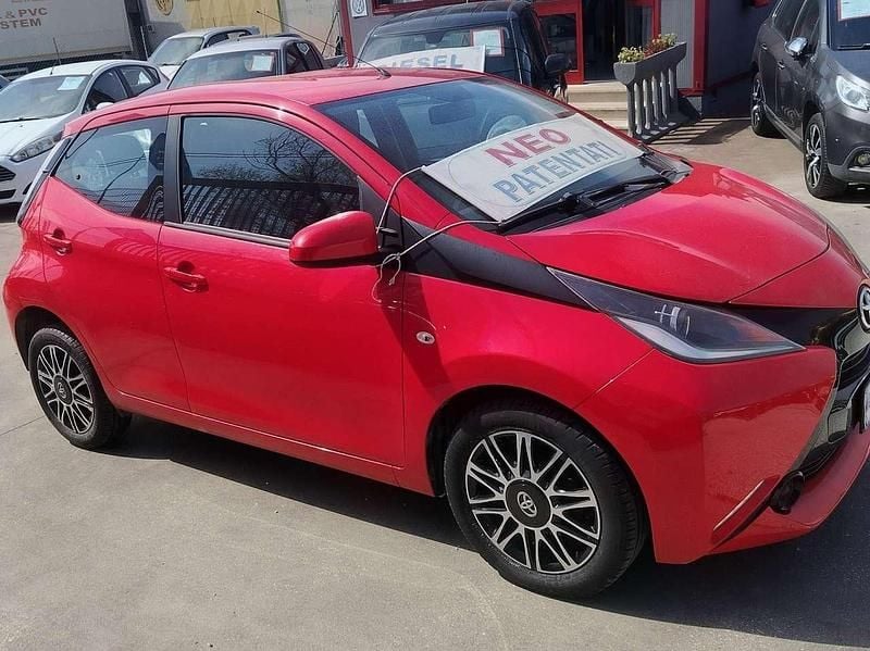 Brugt Toyota Aygo X-play 69 HK (50 kW) 2016 Rød Hatchback