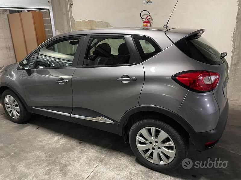 Usata Renault Captur 90 CV (66 kW) 2016 Grigio SUV