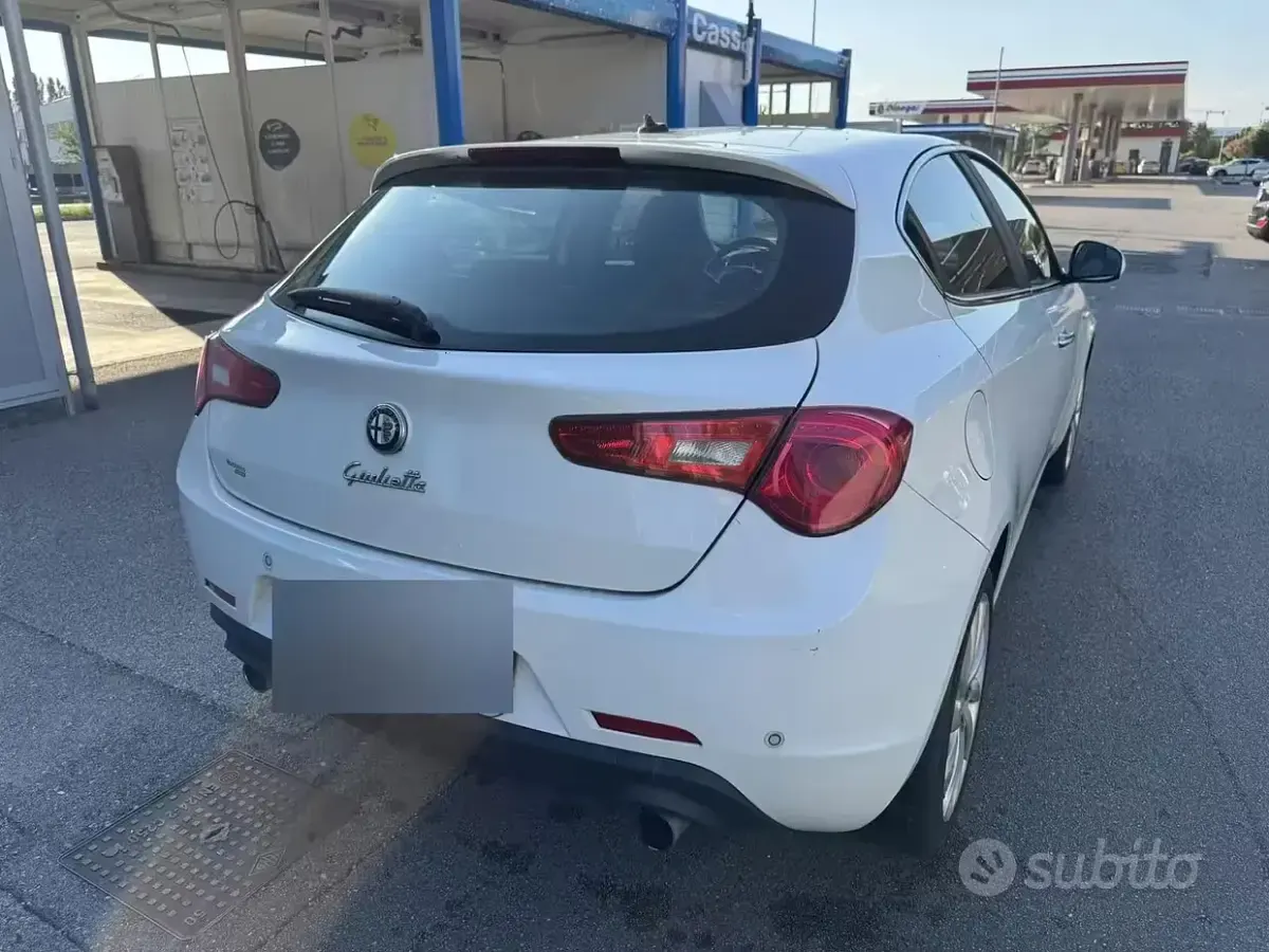 Usata Alfa Romeo Giulietta Exclusive 170 CV (125 kW) 2012 Bianco Utilitaria