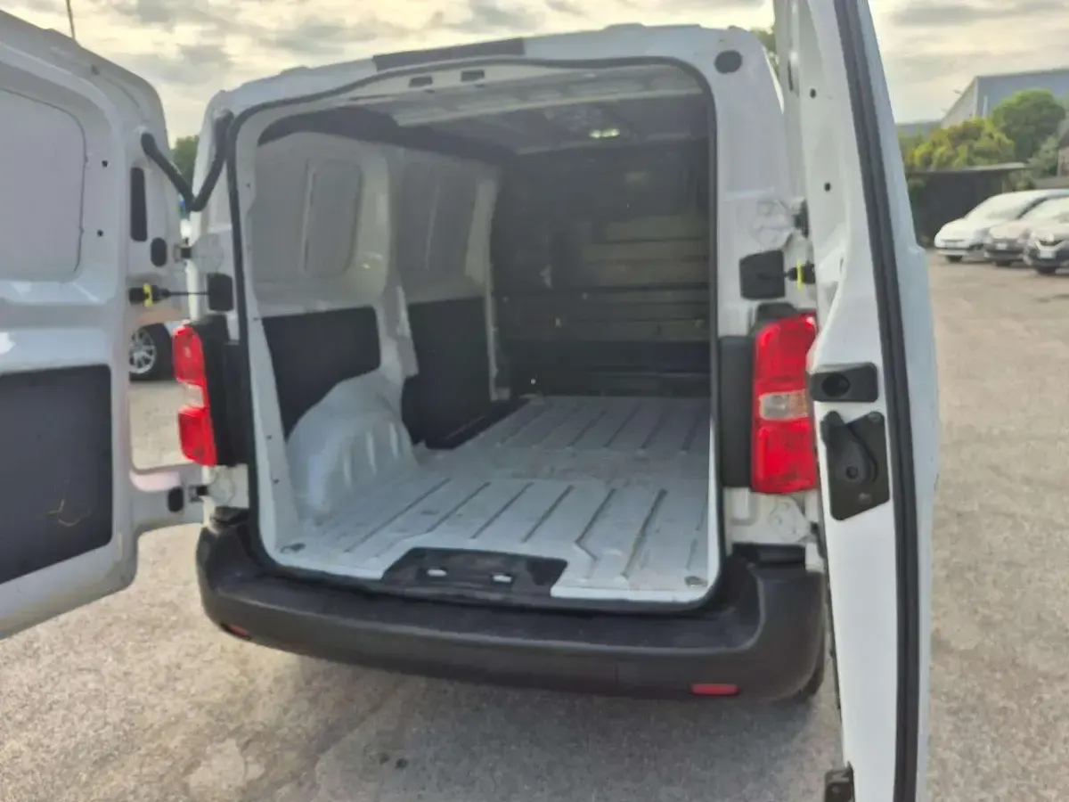 Usata Opel Vivaro-e Combi Enjoy 120 CV (88 kW) 2020 Bianco Monovolume