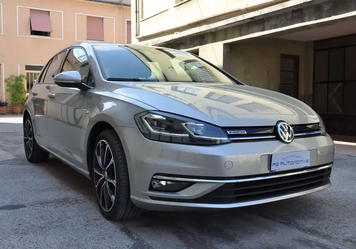 Usata VW Golf VII Highline 110 CV (80 kW) 2018 Grigio Berlina
