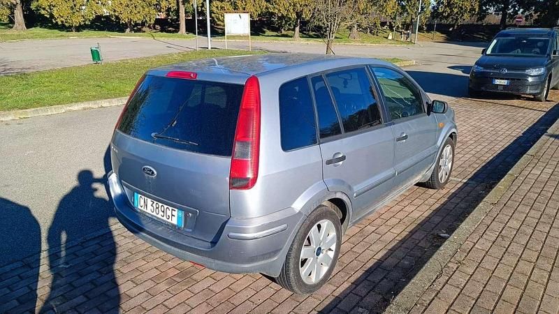 Usata Ford Fusion S 101 CV (74 kW) 2004 Utilitaria