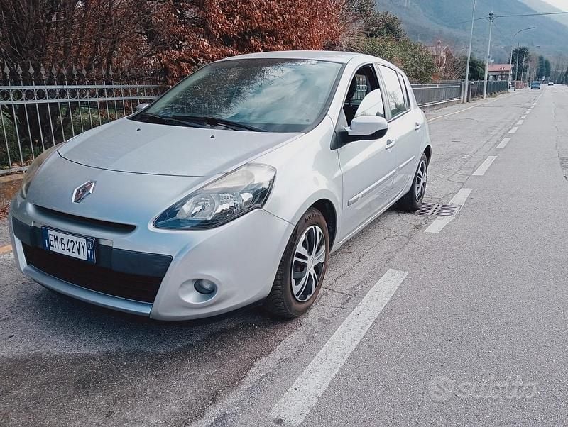 Usata Renault Clio IV Dynamique 75 CV (55 kW) 2012 Grigio Berlina