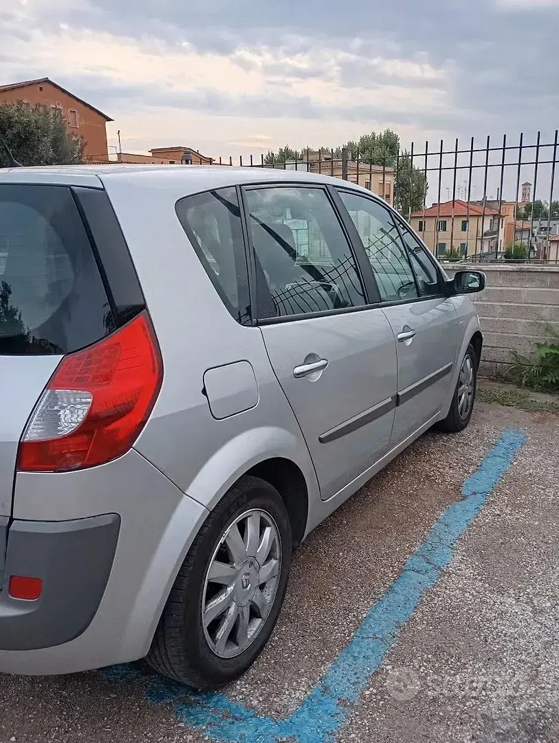 Usata Renault Scenic E-Tech 106 CV (77 kW) 2007 Grigio Berlina