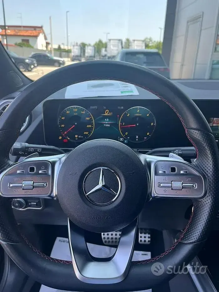 Usata Mercedes GLA200 150 CV (110 kW) 2022 Nero SUV