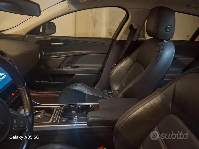 Usata Jaguar XE 180 CV (132 kW) 2016 Bianco Berlina