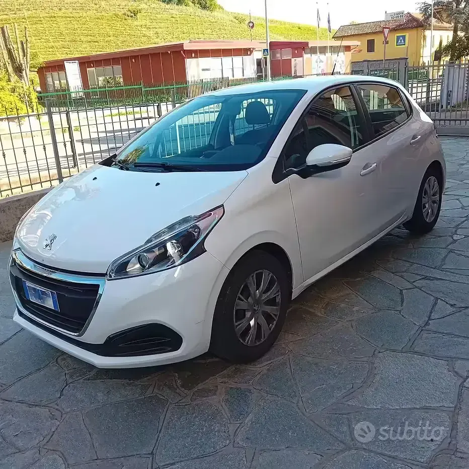 Usata Peugeot 208 82 CV (60 kW) 2016 Bianco Utilitaria