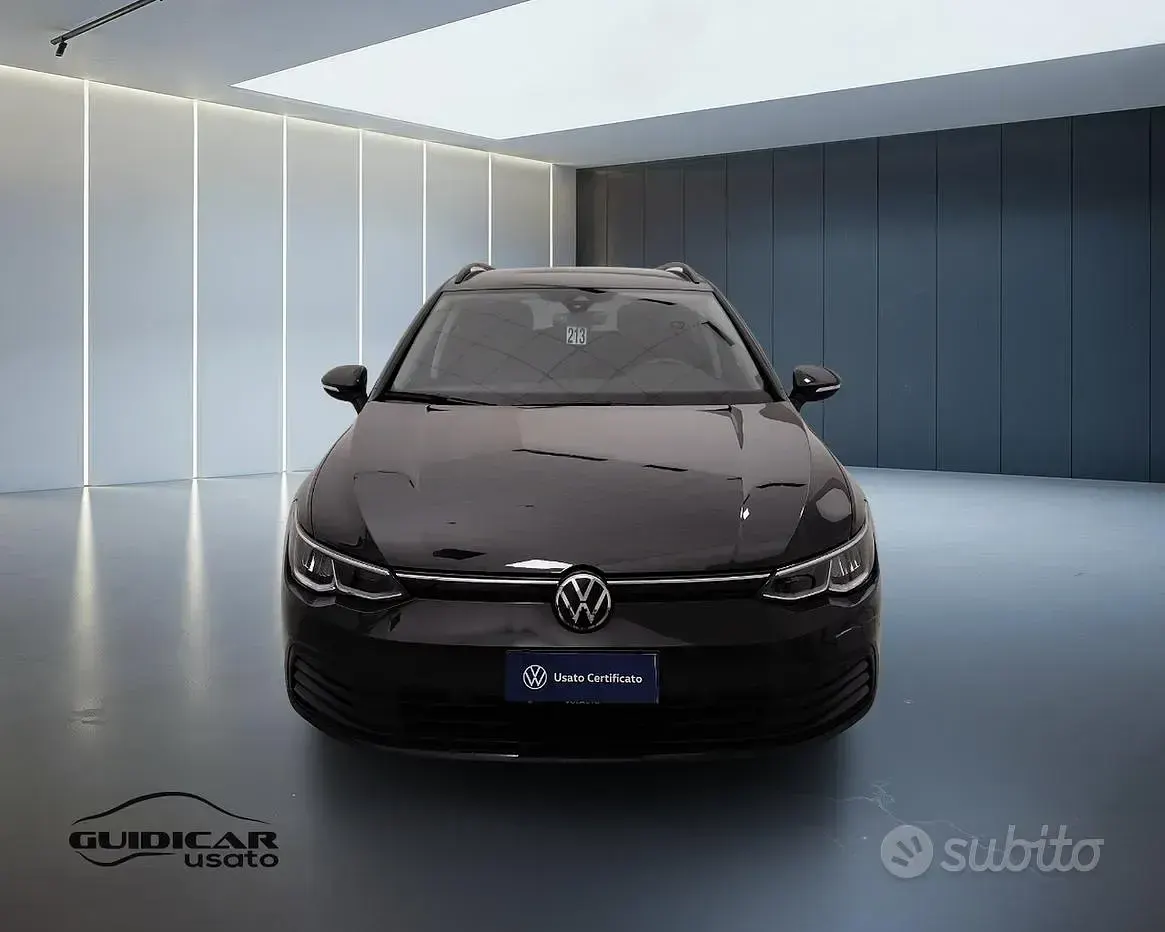 Usata VW Golf VIII Life 116 CV (85 kW) 2023 Grigio Station wagon
