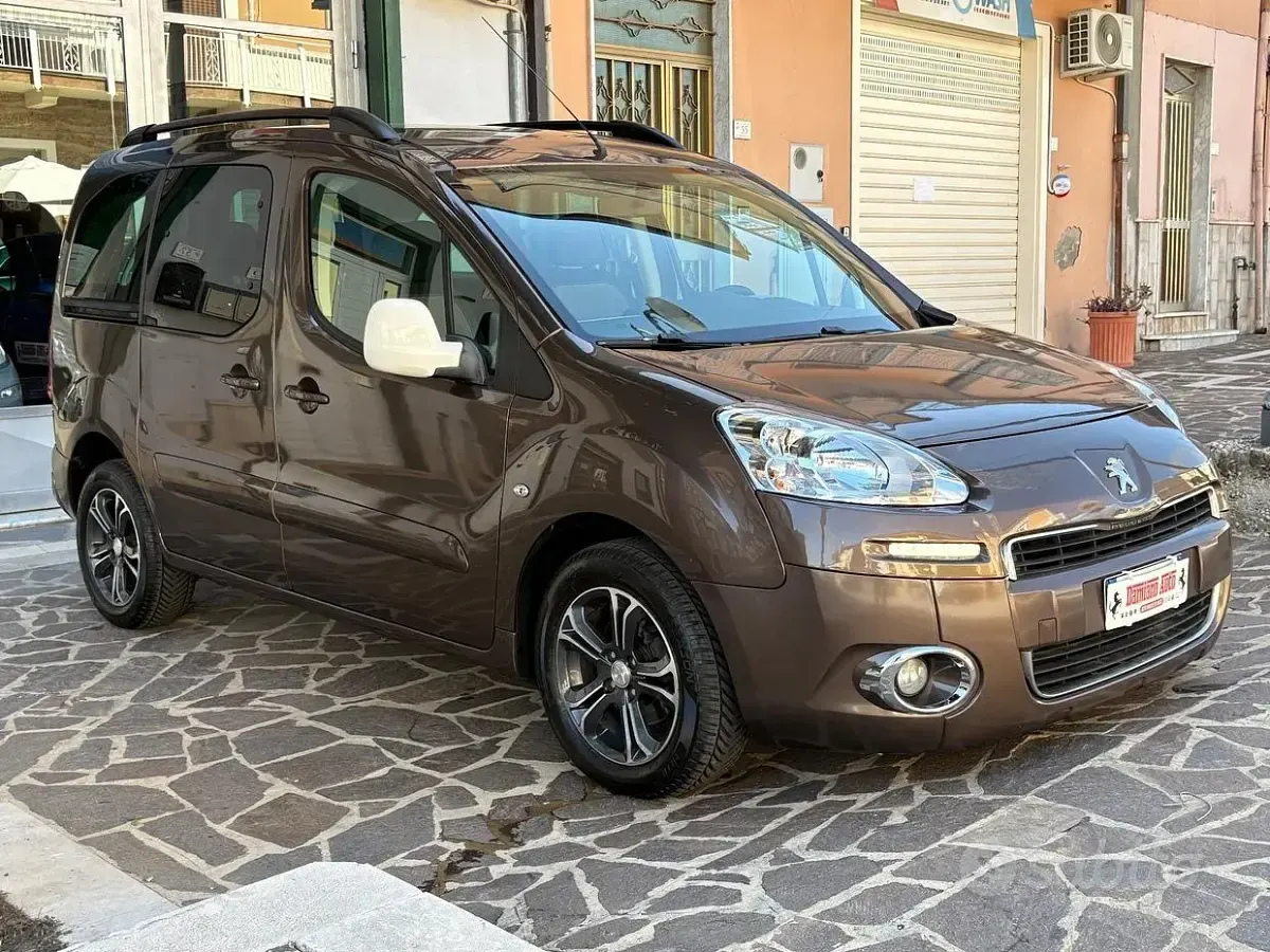 Usata Peugeot Partner 92 CV (67 kW) 2013 Marrone Monovolume