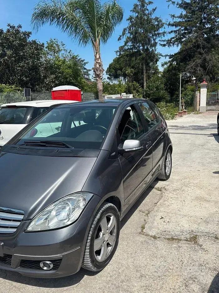 Usata Mercedes A180 Avantgarde 109 CV (80 kW) 2011 Grigio Berlina