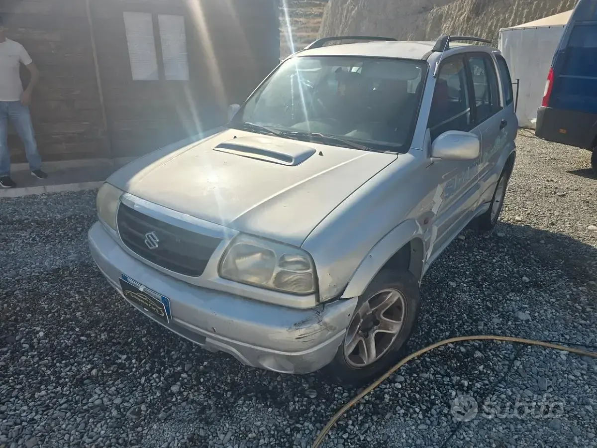 Usata Suzuki Grand Vitara 109 CV (80 kW) 2001 Grigio SUV