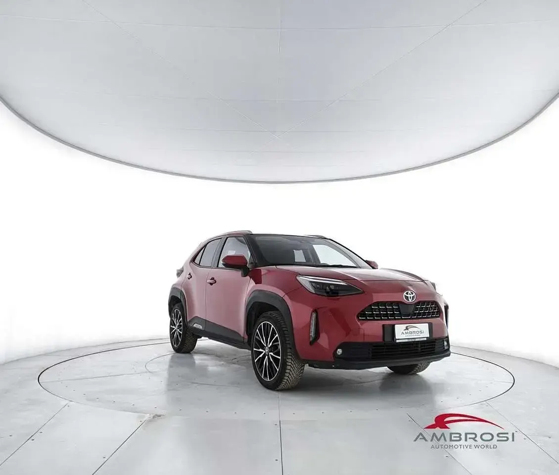 Usata Toyota Yaris Cross Lounge 92 CV (67 kW) 2022 Rosso SUV