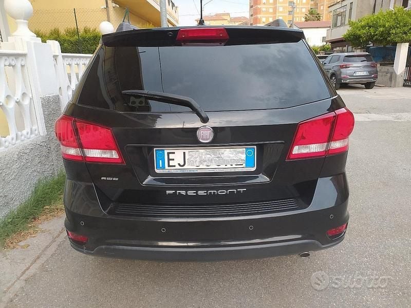 Usata Fiat Freemont Urban 140 CV (102 kW) 2011 Nero SUV