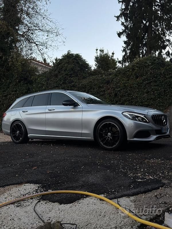 Grigio Usata 2018 Mercedes C220 AMG Berlina | 21.000 € (Buon prezzo) - Immagine 1/4