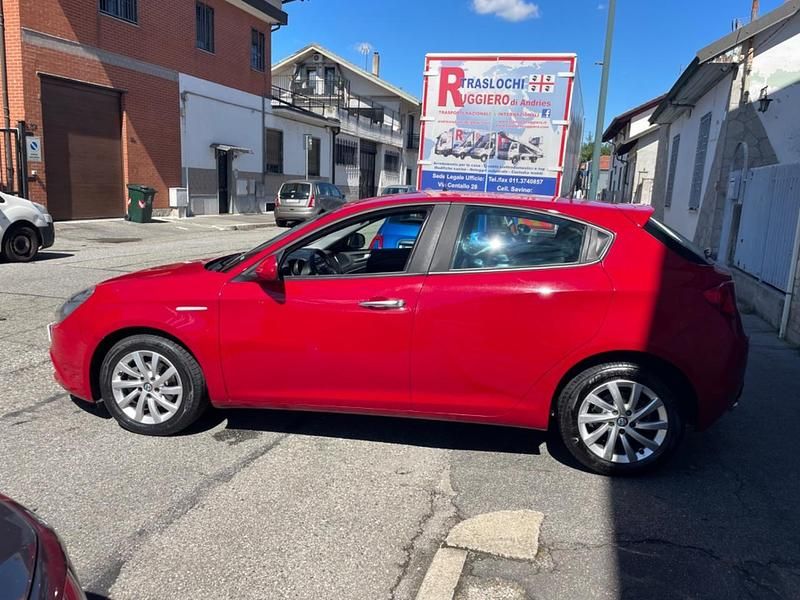 Usata Alfa Romeo Giulietta Super 120 CV (88 kW) 2016 Rosso Utilitaria