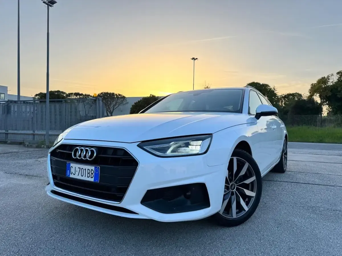 Gebraucht Audi A4 Ambiente 136 PS (100 kW) 2022 Weiß Kombi