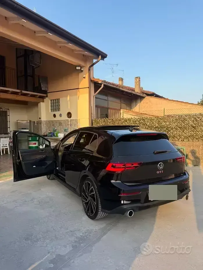 Usata VW Golf VIII GTI 265 CV (194 kW) 2025 Bluazzurro Berlina