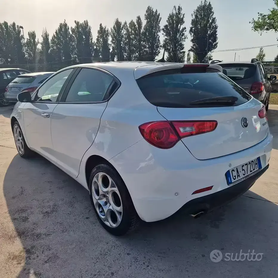 Usata Alfa Romeo Giulietta Business 120 CV (88 kW) 2020 Bianco Utilitaria