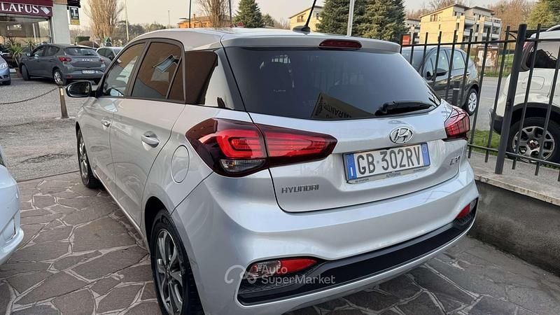 Usata Hyundai i20 75 CV (55 kW) 2020 Argento Utilitaria