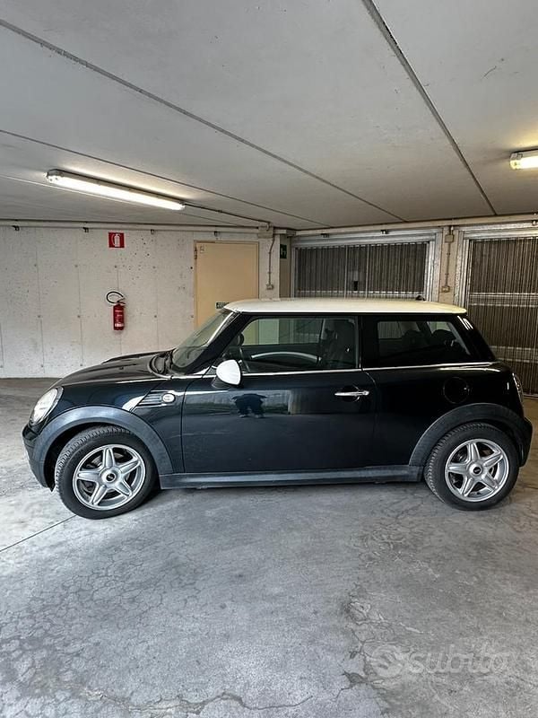 Usata Mini Cooper 120 CV (88 kW) 2007 Nero Utilitaria