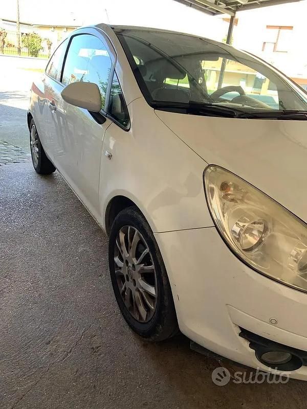 Usata Opel Corsa 69 CV (50 kW) 2009 Bianco Utilitaria
