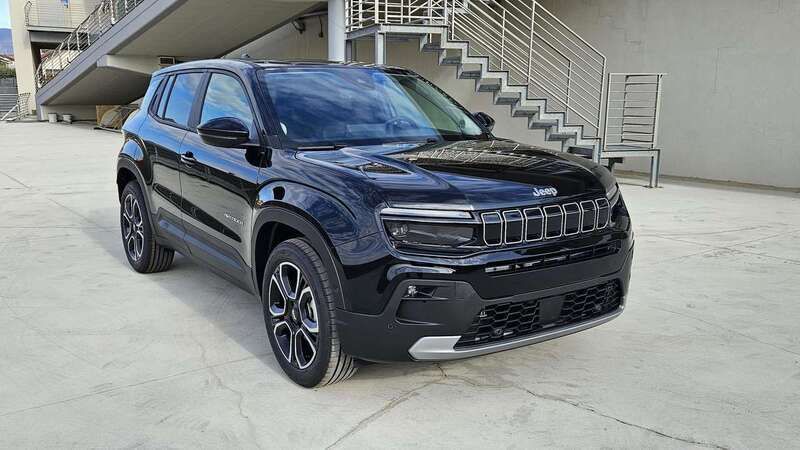 Nuova Jeep Avenger Summit 101 CV (74 kW) 2025 Grigio SUV