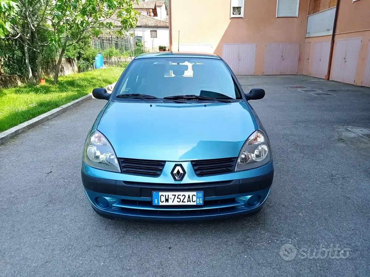 Usata Renault Clio II 58 CV (42 kW) 2005 Verde Berlina