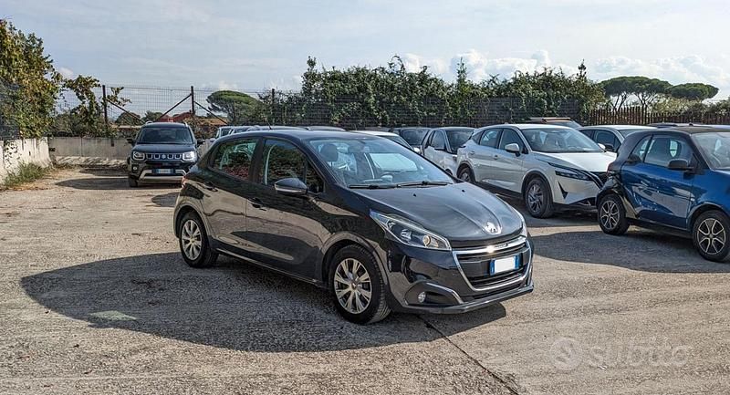 Usata Peugeot 208 83 CV (61 kW) 2019 Nero(met.) Utilitaria