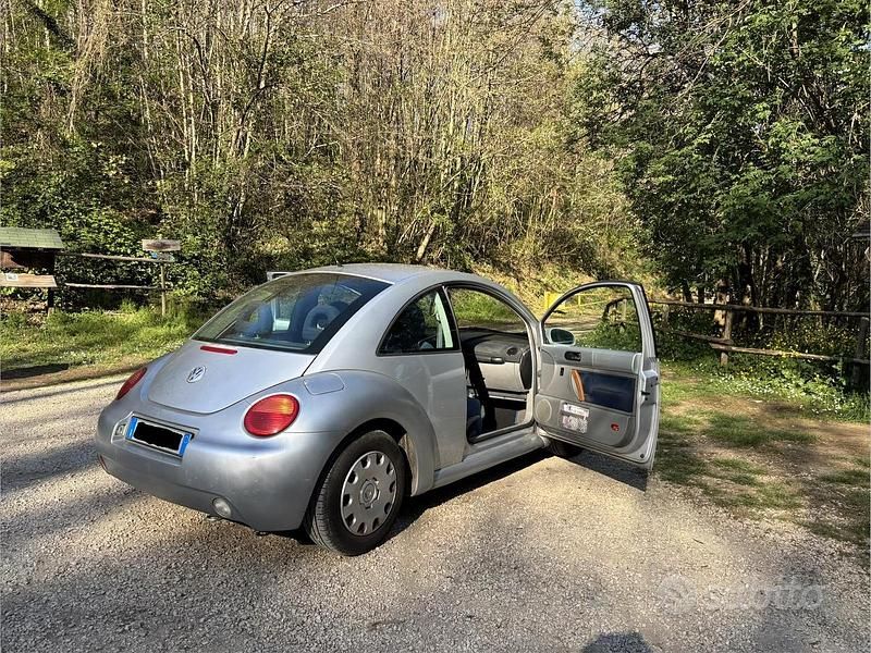 Usata VW New Beetle 90 CV (66 kW) 2002 Grigio Utilitaria
