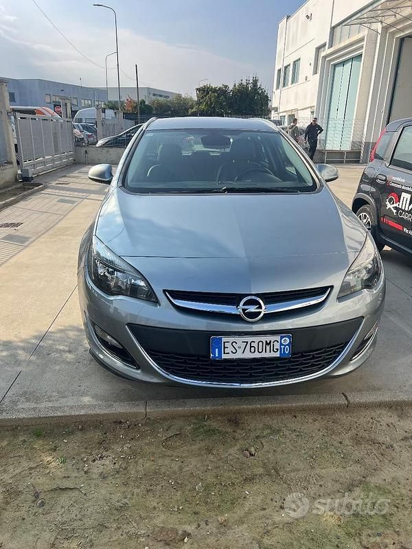 Usata Opel Astra 131 CV (96 kW) 2013 Grigio Berlina