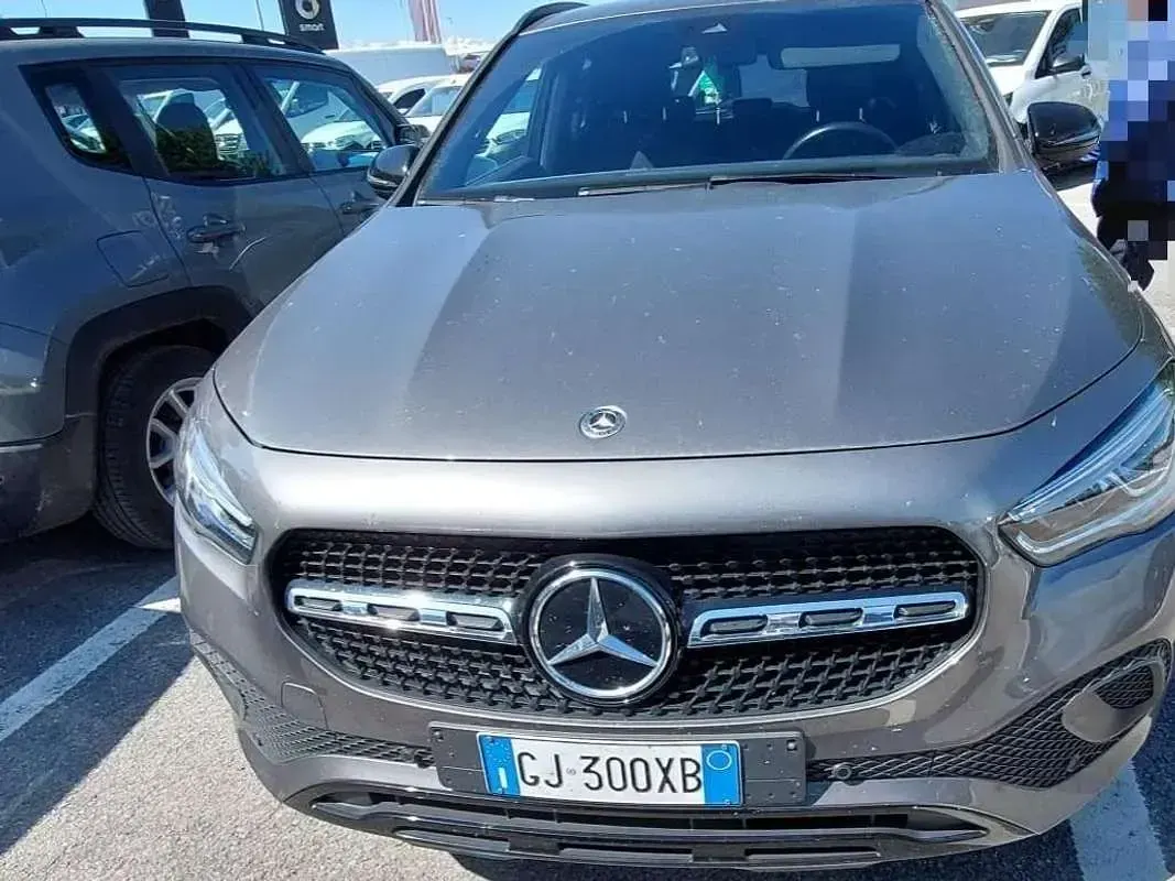 Usata Mercedes GLA200 150 CV (110 kW) 2022 Grigio SUV