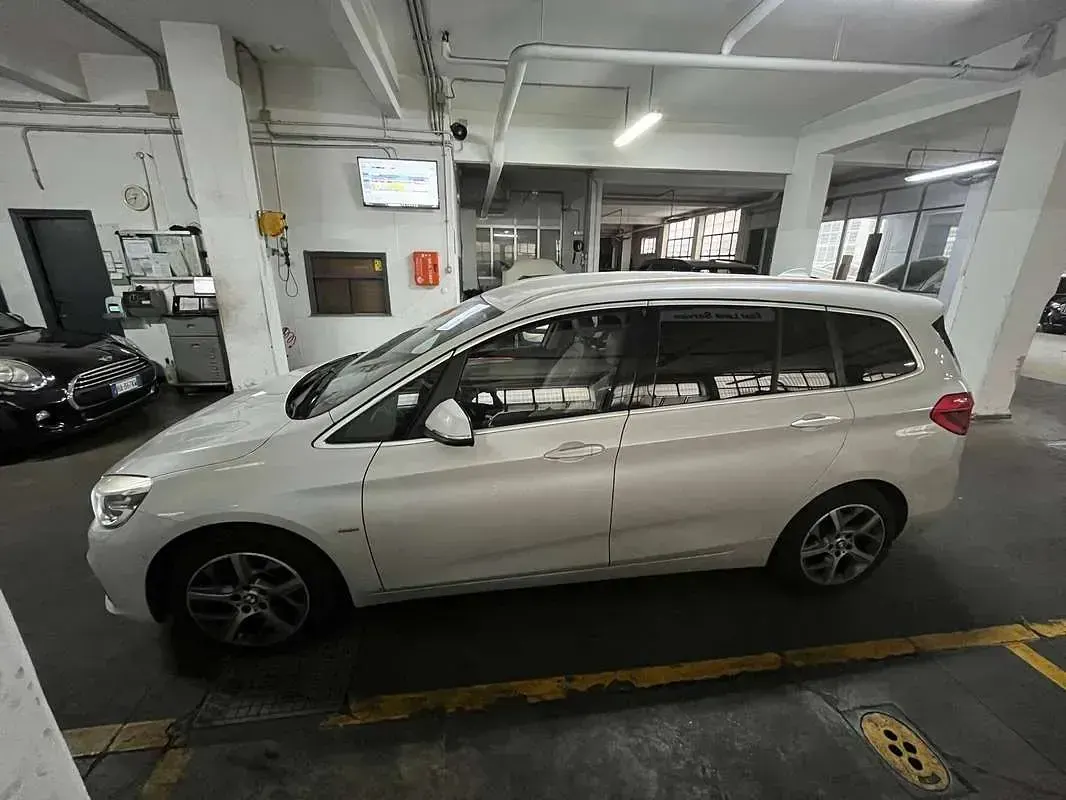 Usata BMW 218 Gran Tourer Luxury Line 150 CV (110 kW) 2015 Bianco Monovolume