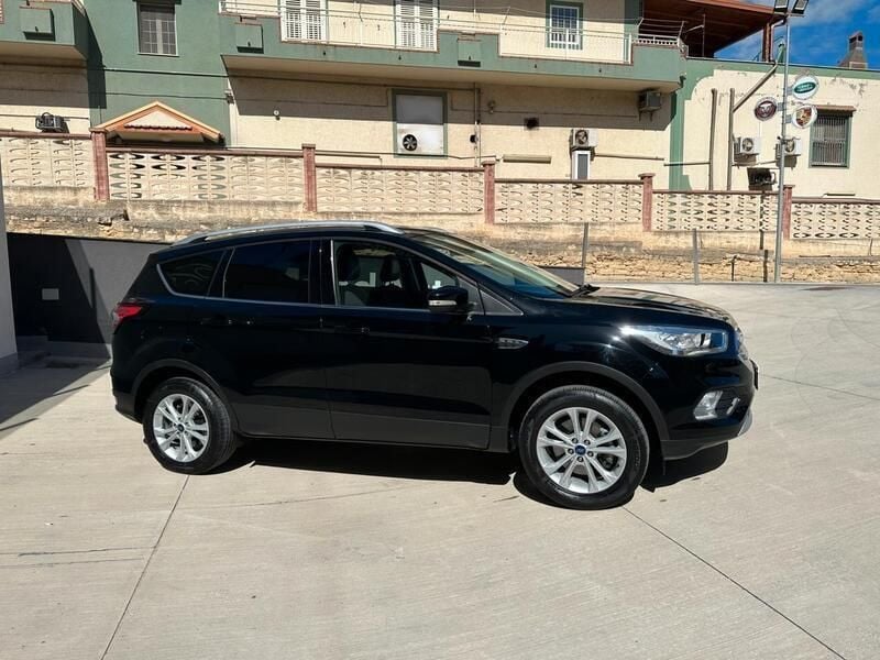 Usata Ford Kuga Titanium 120 CV (88 kW) 2018 Nero SUV