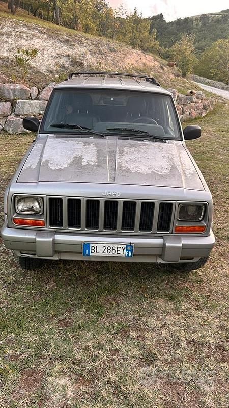 Usata Jeep Cherokee 116 CV (85 kW) 2000 Grigio SUV
