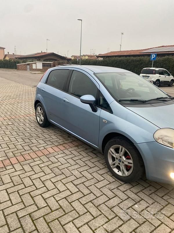 Blu Usata 2007 Fiat Grande Punto Due volumi | 1600 € - Immagine 1/4
