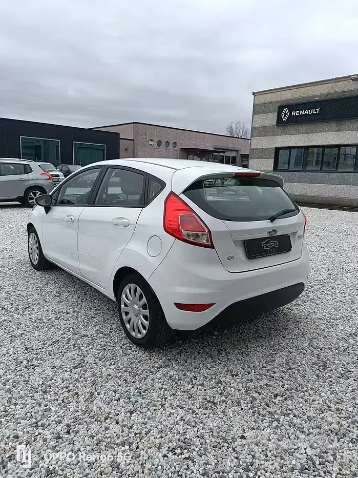 Usata Ford Fiesta Business Edition 75 CV (55 kW) 2016 Bianco Utilitaria