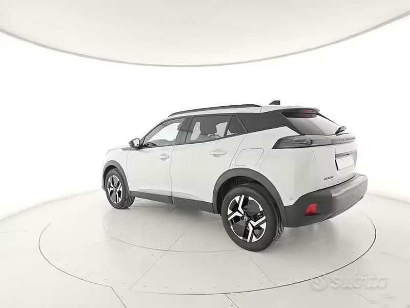 Usata Peugeot 2008 Allure 101 CV (74 kW) 2025 Bianco SUV