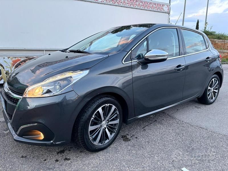 Usata Peugeot 208 Allure 82 CV (60 kW) 2017 Grigio Utilitaria