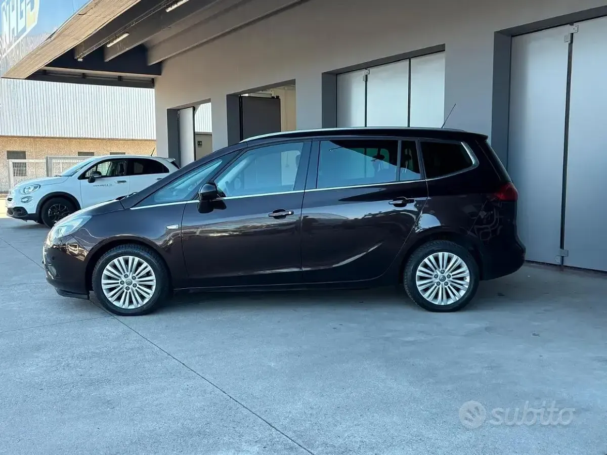 Usata Opel Zafira Tourer Cosmo 150 CV (110 kW) 2015 Marrone Monovolume