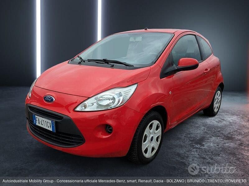 Rosso Usata 2015 Ford Ka Ambiente Due volumi | 4900 € (Buon prezzo) - Immagine 1/4