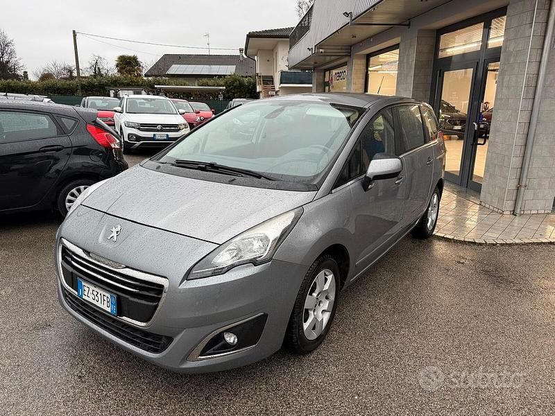 Usata Peugeot 5008 Allure 114 CV (83 kW) 2015 Grigio Monovolume
