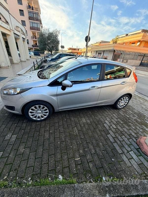 Usata Ford Fiesta Business Edition 75 CV (55 kW) 2016 Grigio Utilitaria
